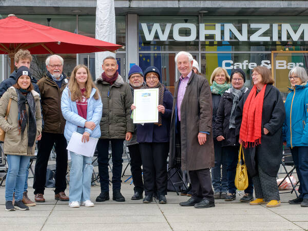 Verleihung des Zertifikates Fairtrade-Stadt auf dem Rathausplatz.